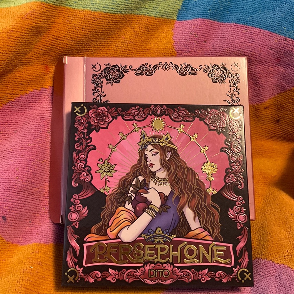 Stunning eye palette of 12 different colors from Persephone (Dito collection).